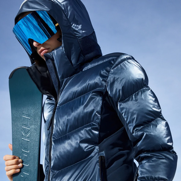 Woman wearing a blue Capranea ski coat